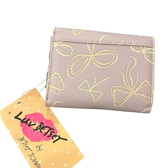 Betsy Johnson lavender Bow Wallet with Heart Detail - Picture 2 of 6